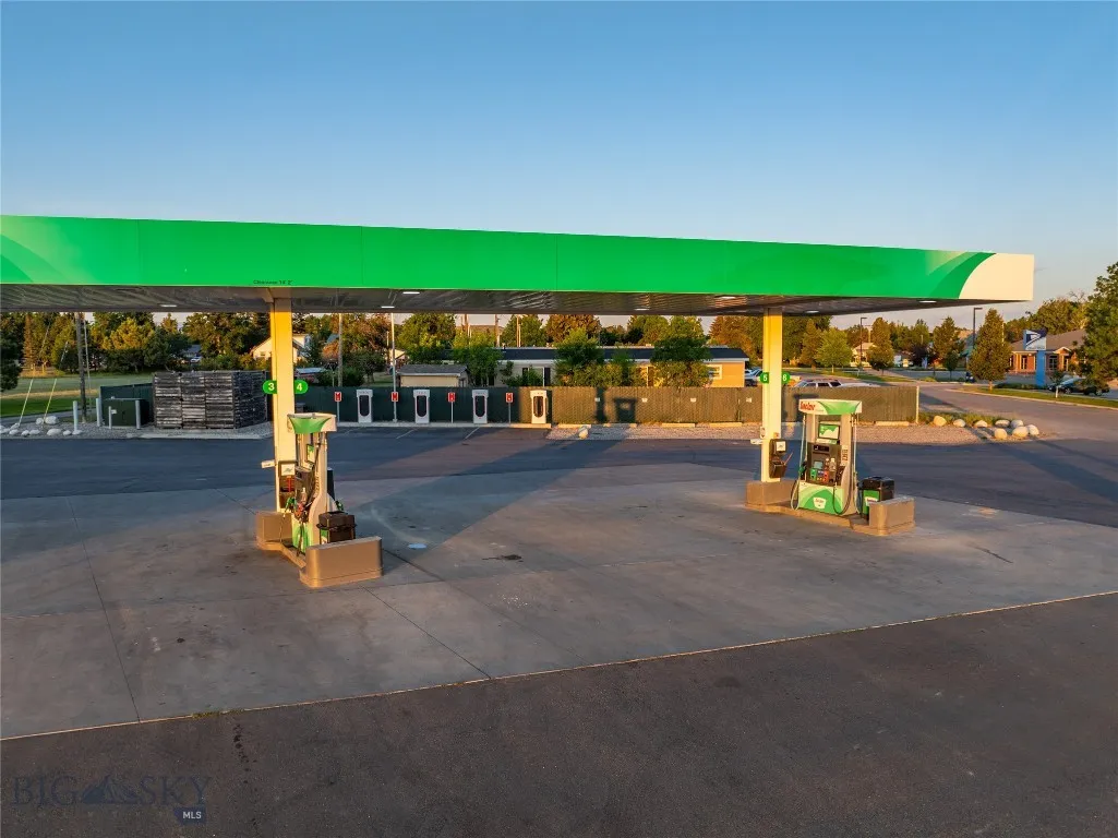 228 Big Timber Loop Rd Highway, Big Timber, Montan, Big Timber, Montana 59011, ,Commercial Sale,For Sale,228 Big Timber Loop Rd Highway, Big Timber, Montan,0,404688