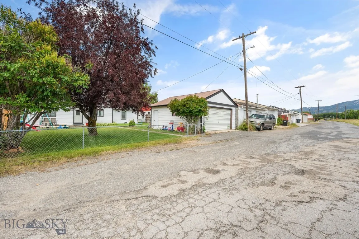 1812 Ogden Street, Anaconda, Montana 59711, Anaconda, Montana 59711, 4 Bedrooms Bedrooms, ,2 BathroomsBathrooms,Residential,For Sale,1812 Ogden Street, Anaconda, Montana 59711,0,404697