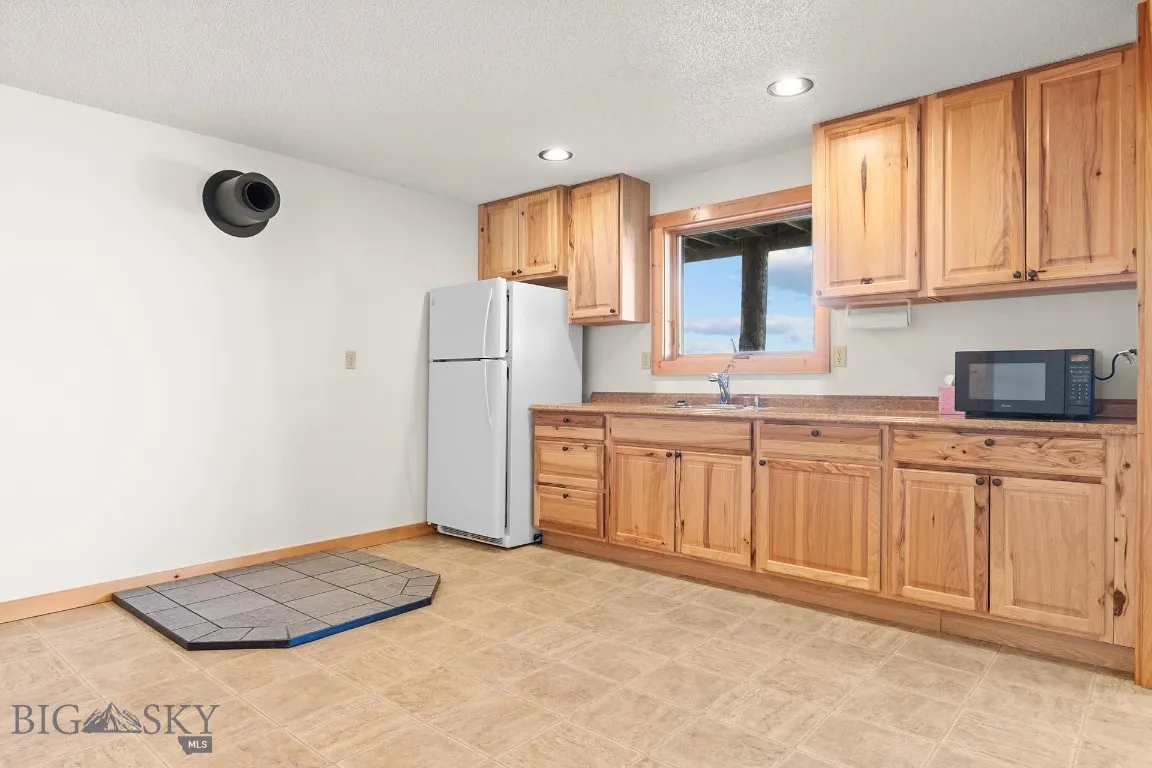 516 Mt Highway 287 W, Ennis, Montana 59729, Ennis, Montana 59729, 3 Bedrooms Bedrooms, ,2 BathroomsBathrooms,Residential,For Sale,516 Mt Highway 287 W, Ennis, Montana 59729,0,404597