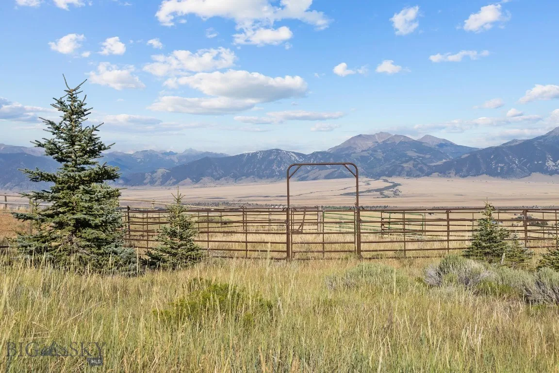 516 Mt Highway 287 W, Ennis, Montana 59729, Ennis, Montana 59729, 3 Bedrooms Bedrooms, ,2 BathroomsBathrooms,Residential,For Sale,516 Mt Highway 287 W, Ennis, Montana 59729,0,404597