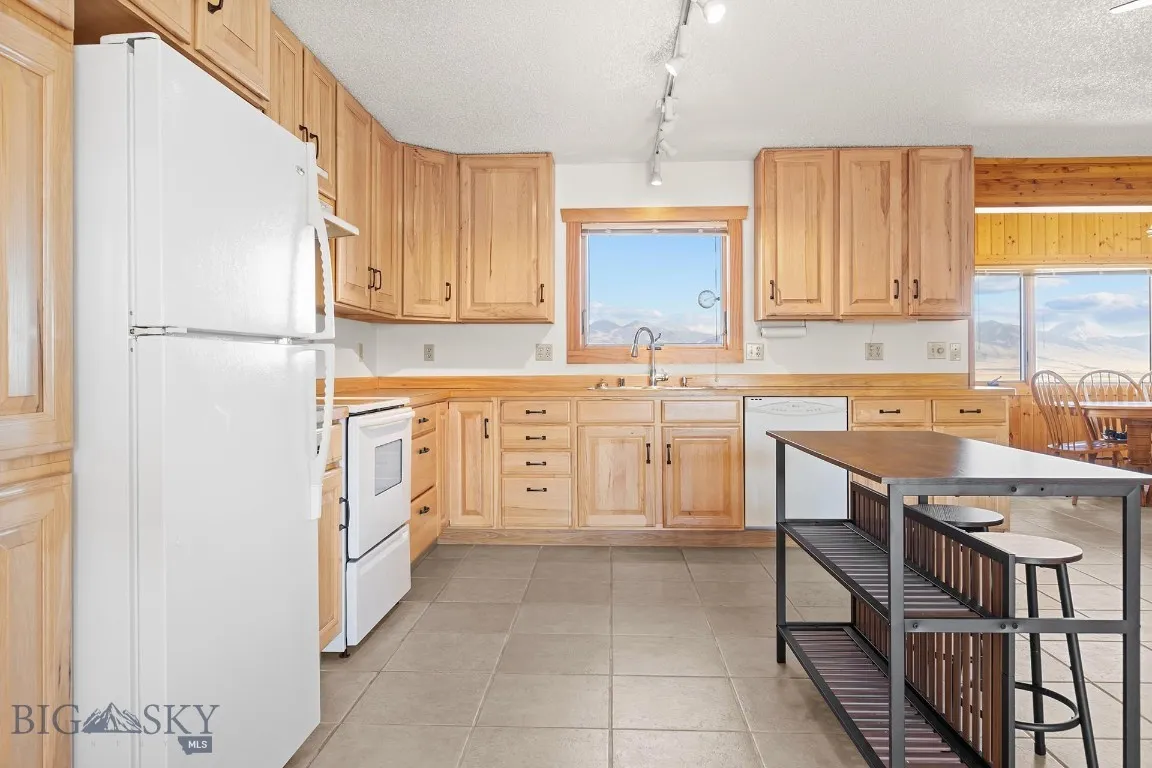 516 Mt Highway 287 W, Ennis, Montana 59729, Ennis, Montana 59729, 3 Bedrooms Bedrooms, ,2 BathroomsBathrooms,Residential,For Sale,516 Mt Highway 287 W, Ennis, Montana 59729,0,404597