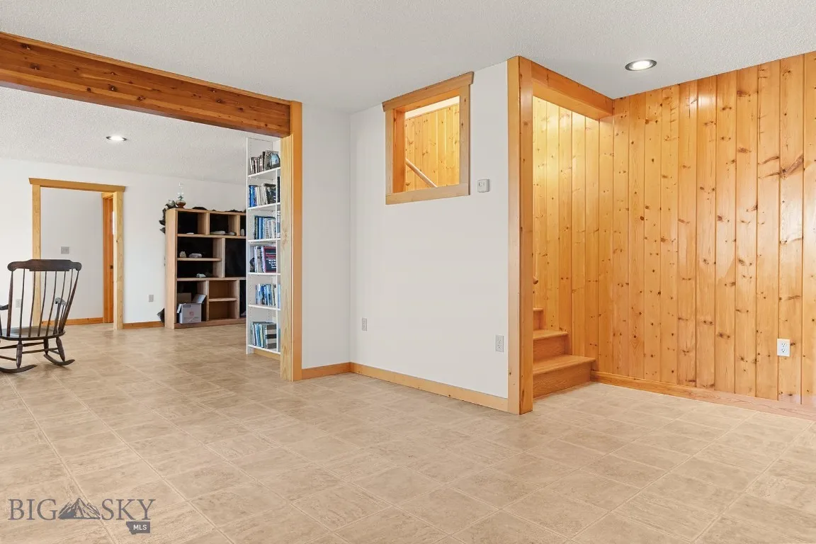 516 Mt Highway 287 W, Ennis, Montana 59729, Ennis, Montana 59729, 3 Bedrooms Bedrooms, ,2 BathroomsBathrooms,Residential,For Sale,516 Mt Highway 287 W, Ennis, Montana 59729,0,404597