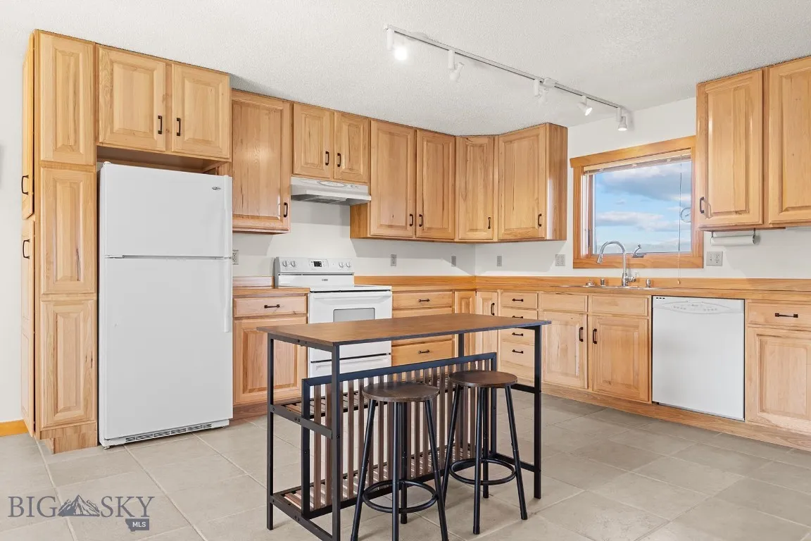 516 Mt Highway 287 W, Ennis, Montana 59729, Ennis, Montana 59729, 3 Bedrooms Bedrooms, ,2 BathroomsBathrooms,Residential,For Sale,516 Mt Highway 287 W, Ennis, Montana 59729,0,404597