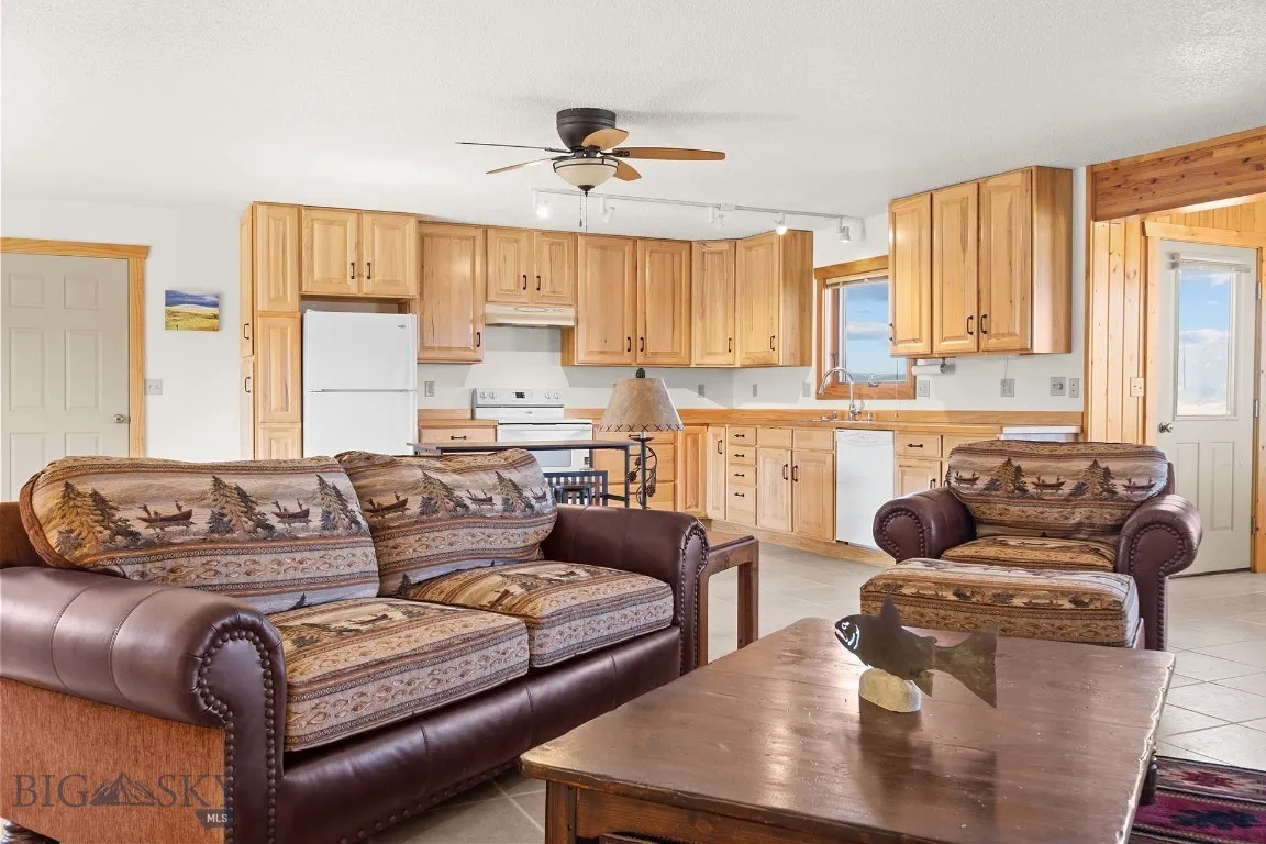516 Mt Highway 287 W, Ennis, Montana 59729, Ennis, Montana 59729, 3 Bedrooms Bedrooms, ,2 BathroomsBathrooms,Residential,For Sale,516 Mt Highway 287 W, Ennis, Montana 59729,0,404597