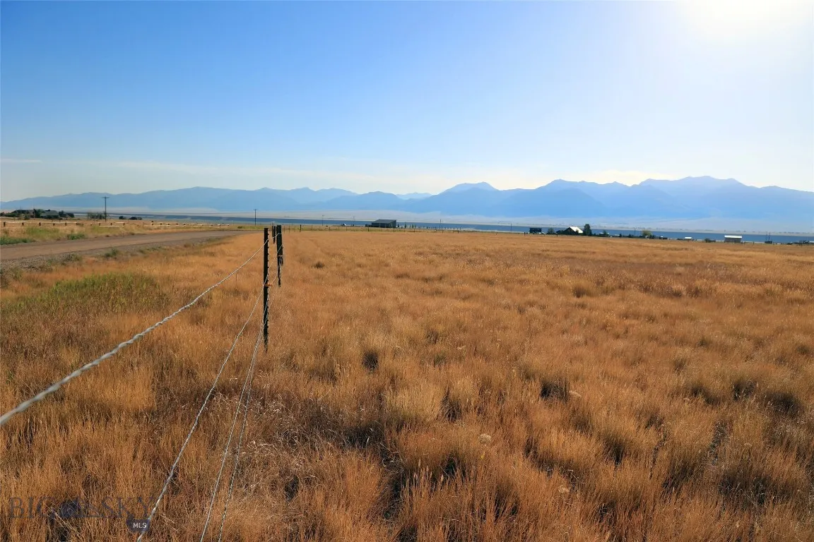 Fence Line along Hayfield Loop Trail