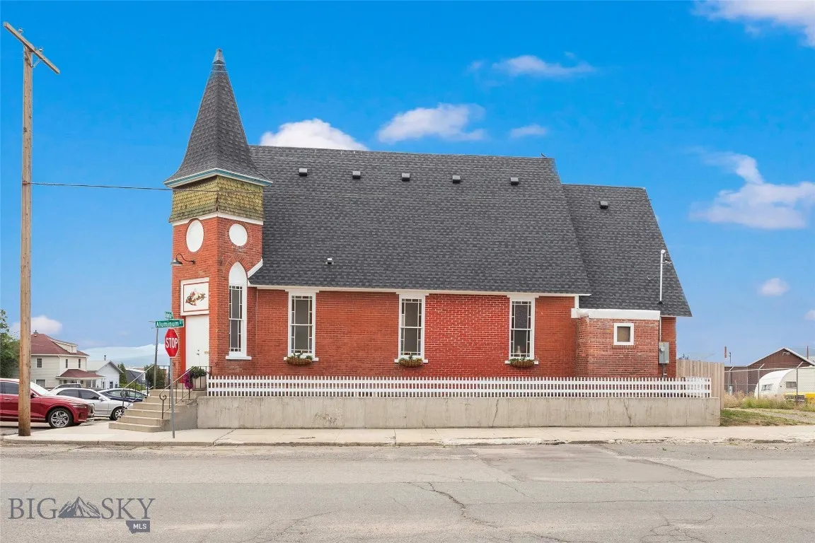 701 S Dakota Street, Butte, Montana 59701, Butte, Montana 59701, 2 Bedrooms Bedrooms, ,3 BathroomsBathrooms,Residential,For Sale,701 S Dakota Street, Butte, Montana 59701,0,404763