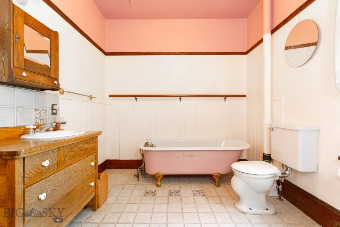 Main Floor Primary Bathroom