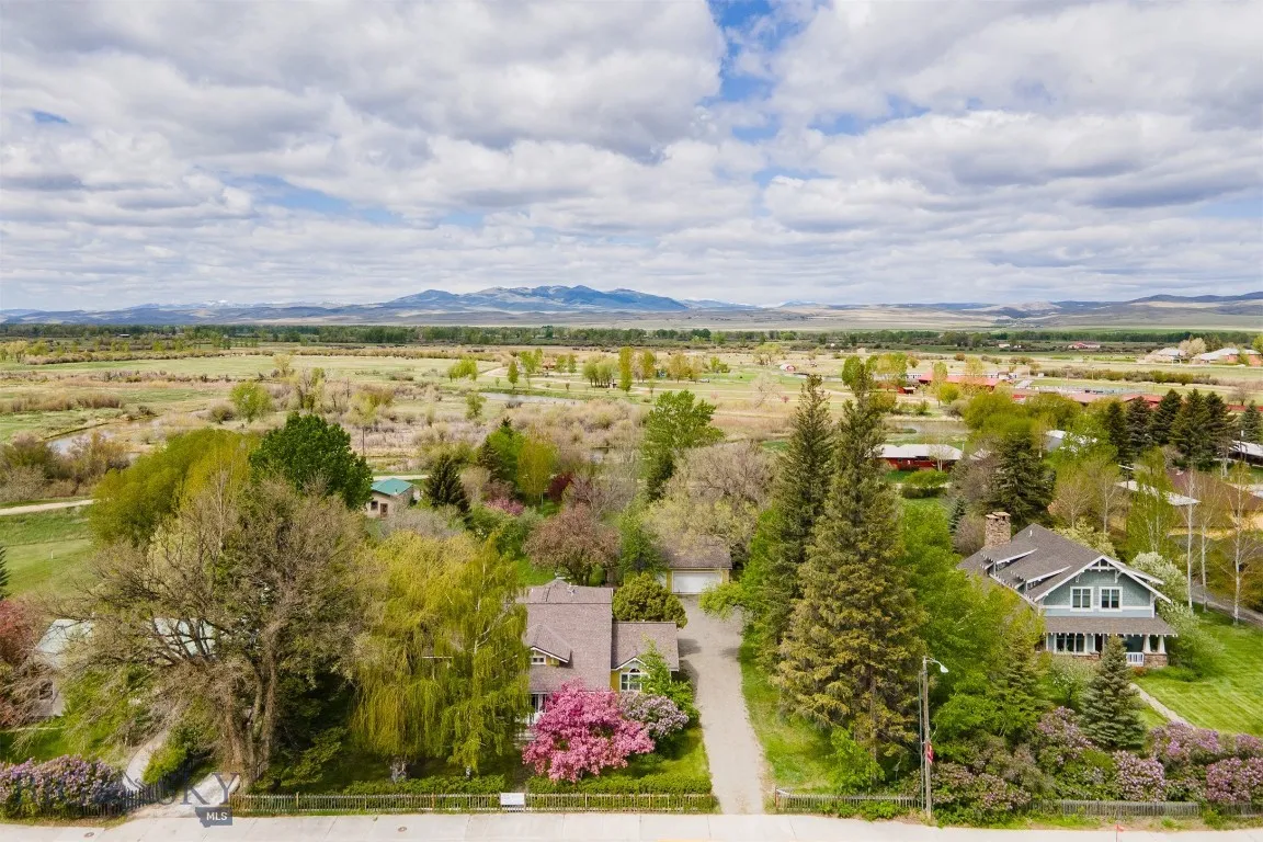 326 S Main Street, Twin Bridges, Montana 59754, Twin Bridges, Montana 59754, 4 Bedrooms Bedrooms, ,3 BathroomsBathrooms,Residential,For Sale,326 S Main Street, Twin Bridges, Montana 59754,0,404770