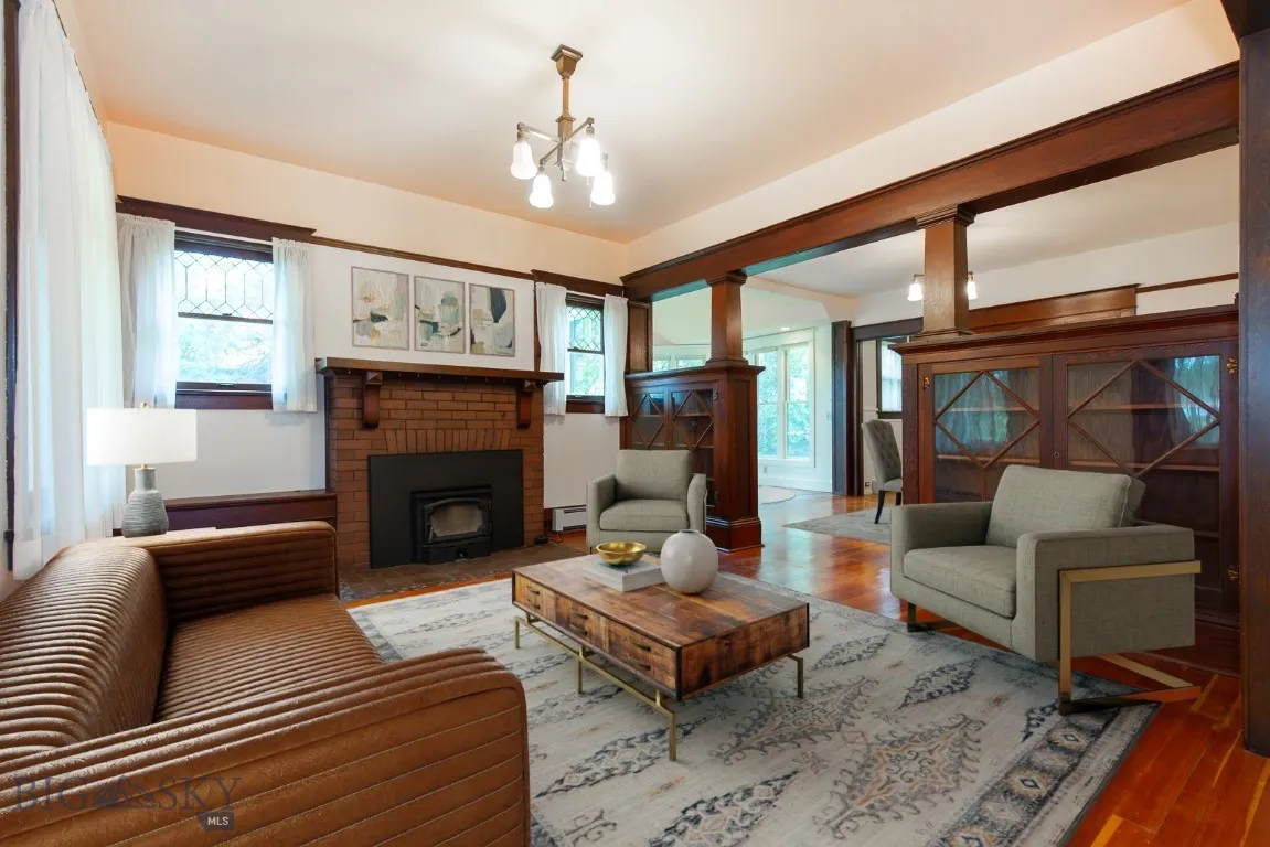 Formal Living, Virtually Staged