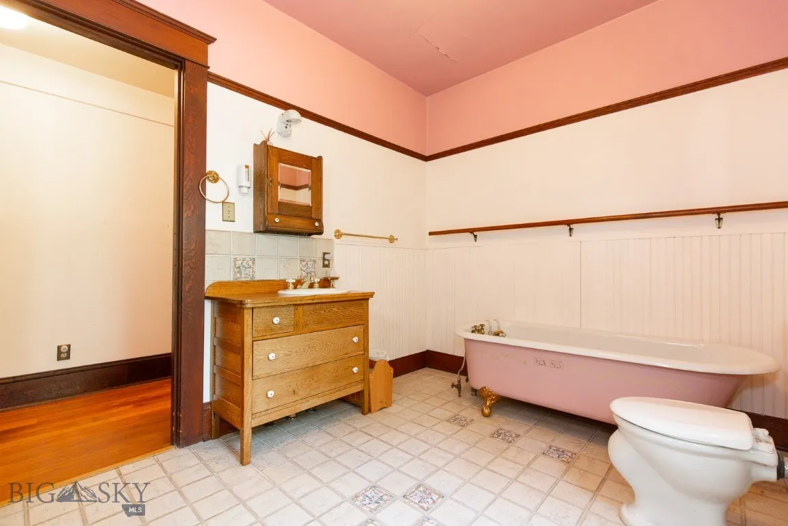 Main Floor Primary Bathroom