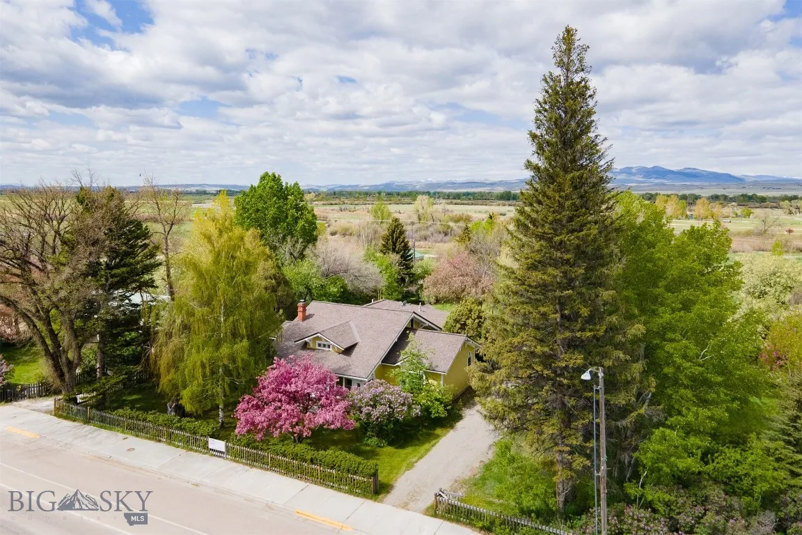 326 S Main Street, Twin Bridges, Montana 59754, Twin Bridges, Montana 59754, 4 Bedrooms Bedrooms, ,3 BathroomsBathrooms,Residential,For Sale,326 S Main Street, Twin Bridges, Montana 59754,0,404770