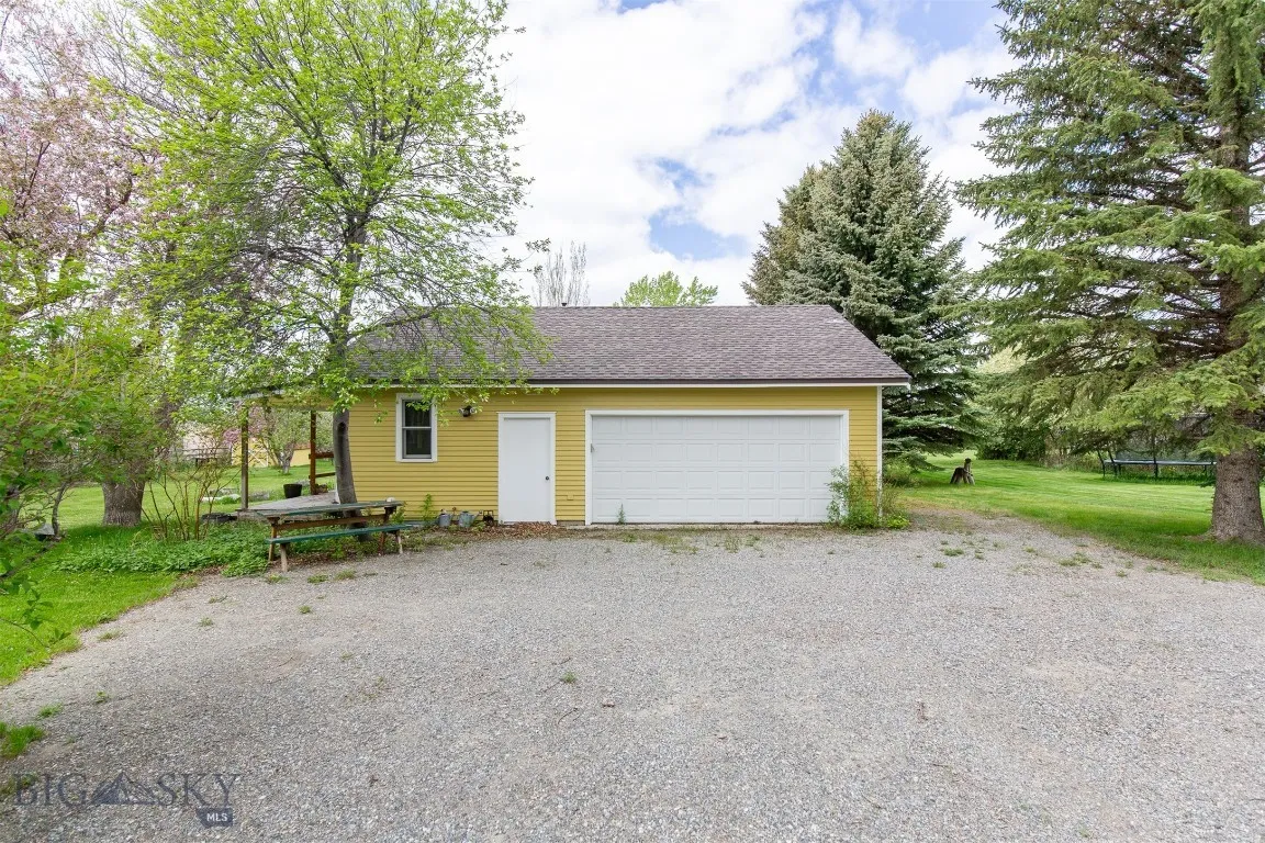 Detached 2-Car Garage attached to Guest House