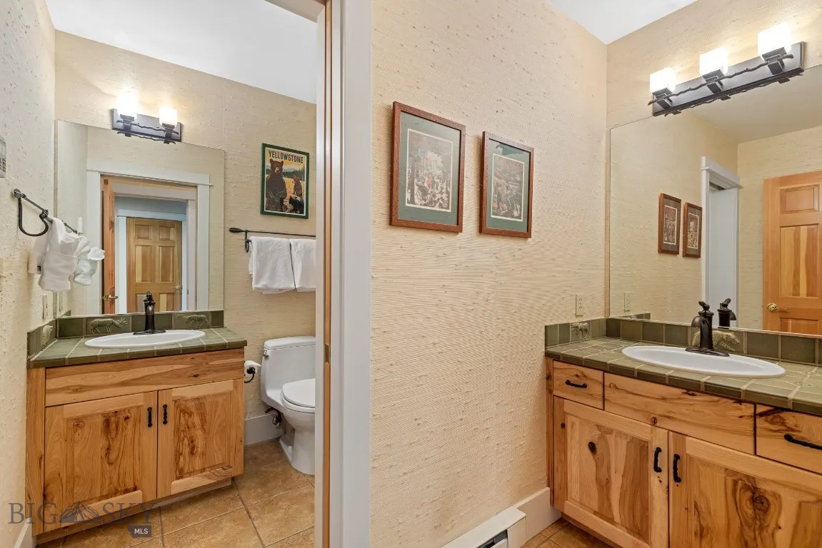 Guest bedroom full bath