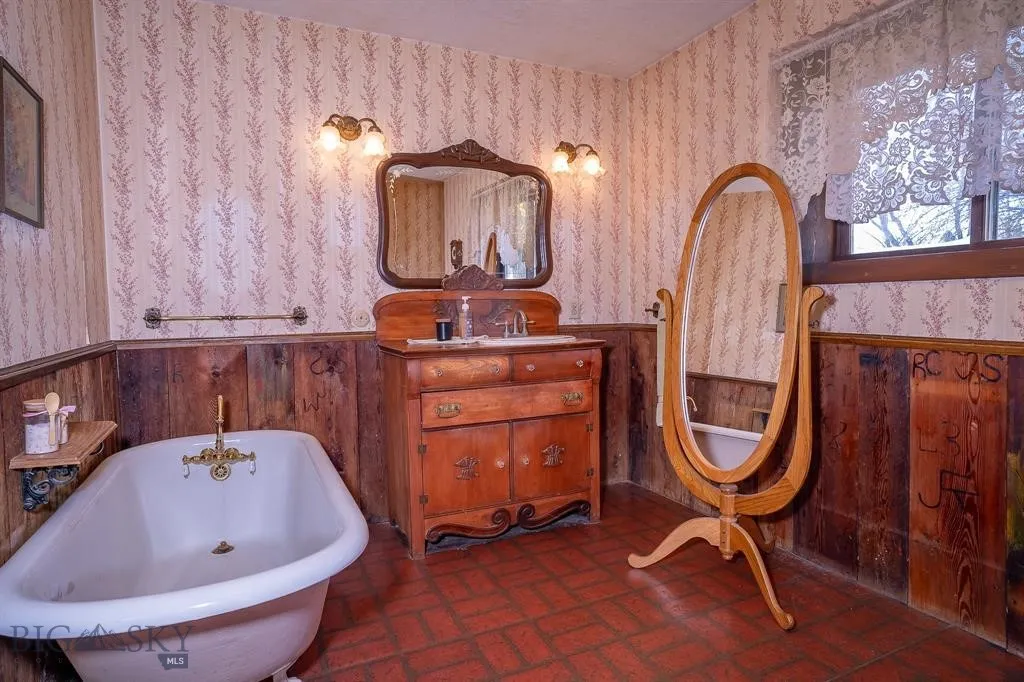 4 Courtier, Thompson Falls, Montana 59873, Thompson Falls, Montana 59873, 3 Bedrooms Bedrooms, ,2 BathroomsBathrooms,Residential,For Sale,4 Courtier, Thompson Falls, Montana 59873,0,404738