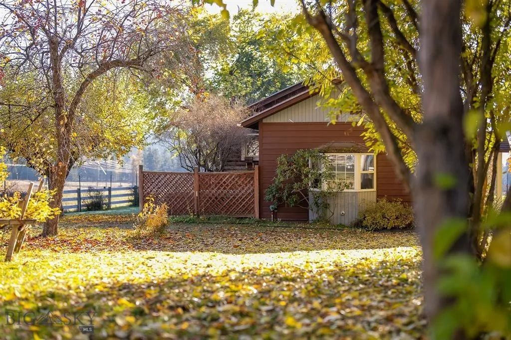 4 Courtier, Thompson Falls, Montana 59873, Thompson Falls, Montana 59873, 3 Bedrooms Bedrooms, ,2 BathroomsBathrooms,Residential,For Sale,4 Courtier, Thompson Falls, Montana 59873,0,404738