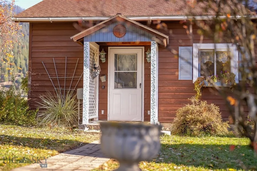 4 Courtier, Thompson Falls, Montana 59873, Thompson Falls, Montana 59873, 3 Bedrooms Bedrooms, ,2 BathroomsBathrooms,Residential,For Sale,4 Courtier, Thompson Falls, Montana 59873,0,404738