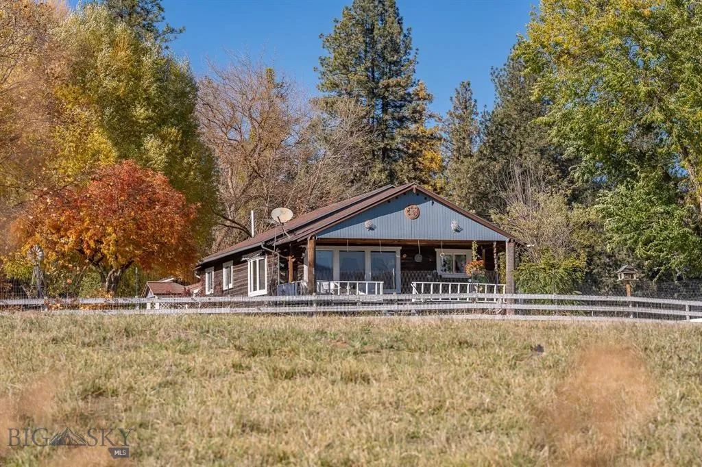 4 Courtier, Thompson Falls, Montana 59873, Thompson Falls, Montana 59873, 3 Bedrooms Bedrooms, ,2 BathroomsBathrooms,Residential,For Sale,4 Courtier, Thompson Falls, Montana 59873,0,404738