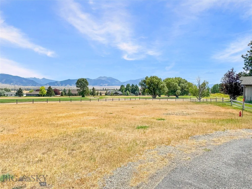 Looking EAST from Cul-d-sac - end of the road!