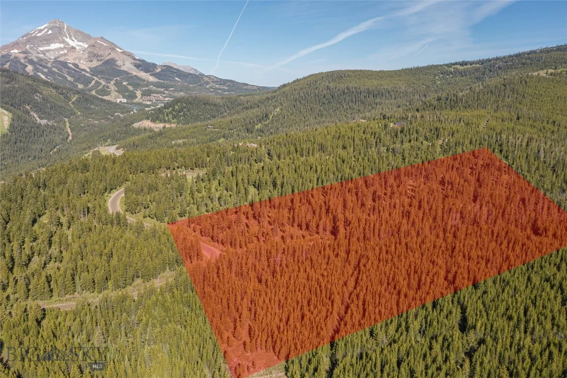Aerial view of lot with approximate 20-acre boundary overlay, and proximity to Big Sky Resort.