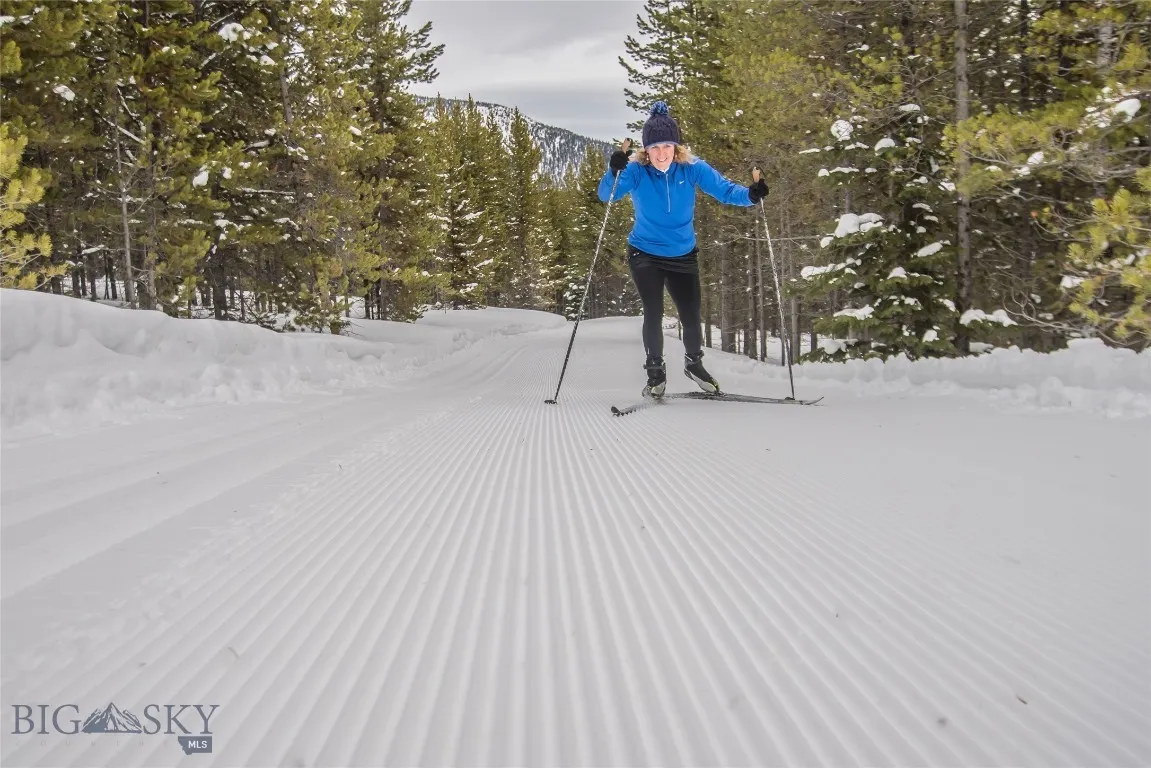 Lone Mountain Ranch XC trails wind through Lost Trails providing direct Nordic ski access (pass included for all Lost Trails owners).
