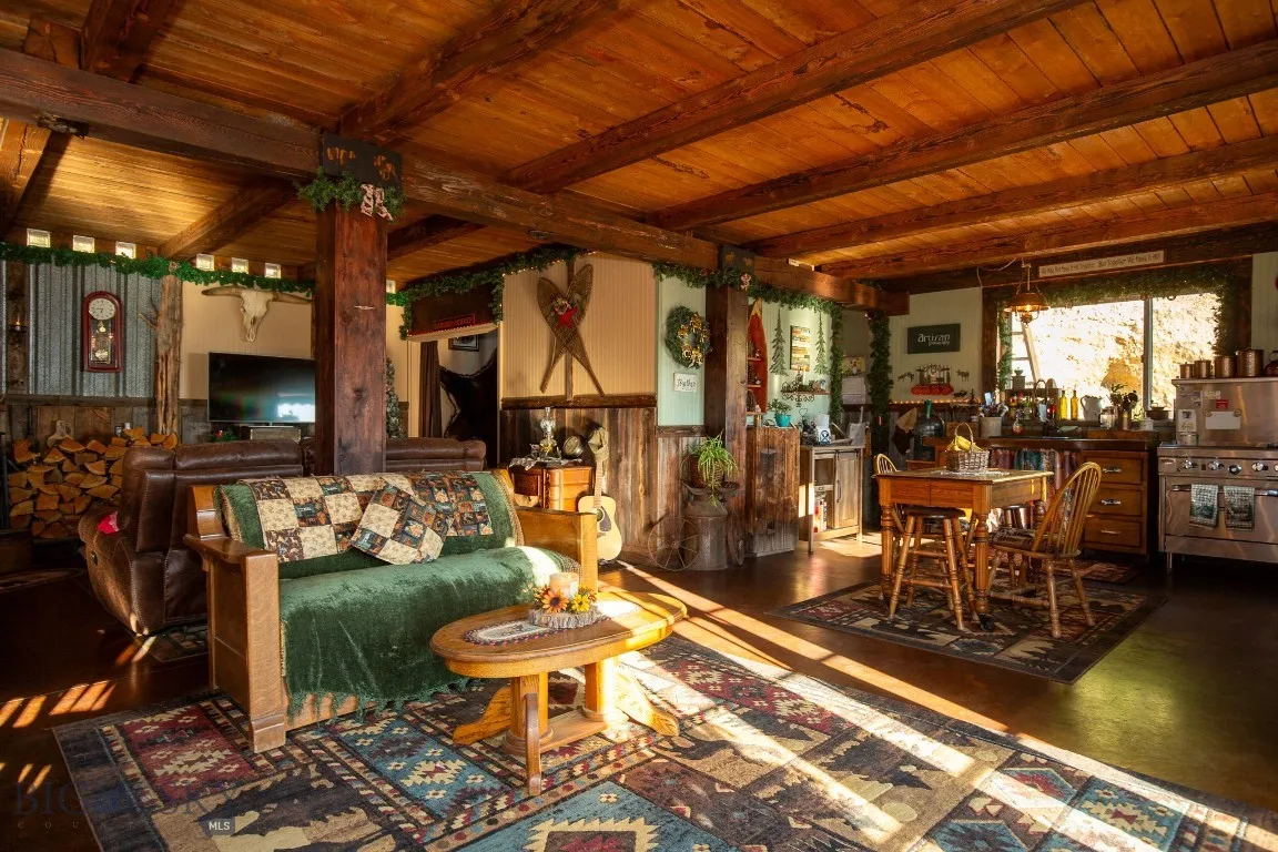 Main Cabin Living
