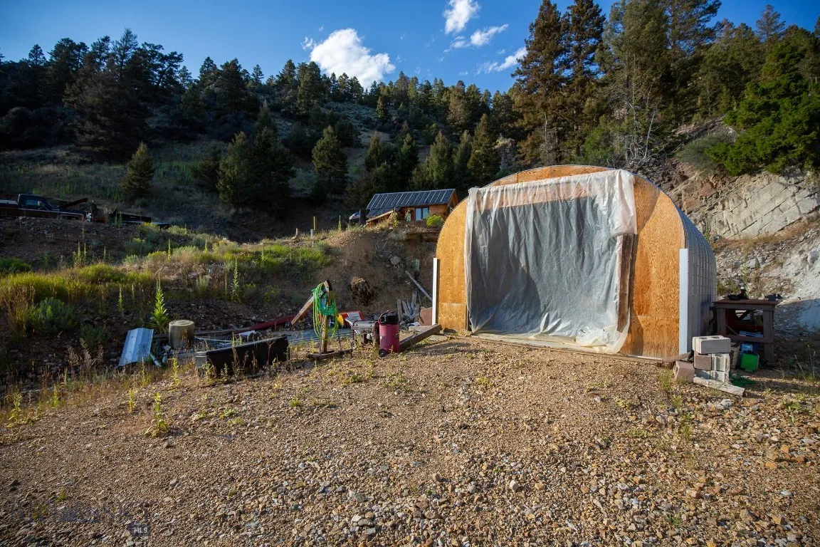 Detached Garage/Shop