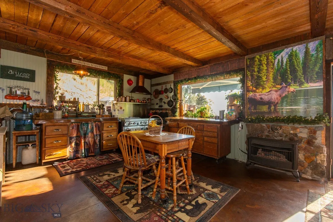 Main Cabin Kitchen & Dining