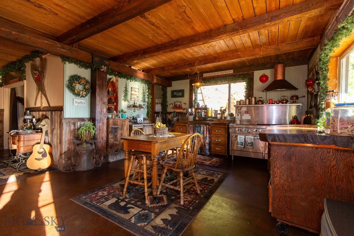 Main Cabin Kitchen & Dining