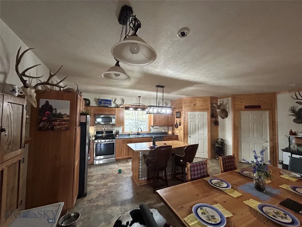 842 Mt Highway 2 W, Whitehall, Montana 59759, Whitehall, Montana 59759, 3 Bedrooms Bedrooms, ,2 BathroomsBathrooms,Residential,For Sale,842 Mt Highway 2 W, Whitehall, Montana 59759,0,405176