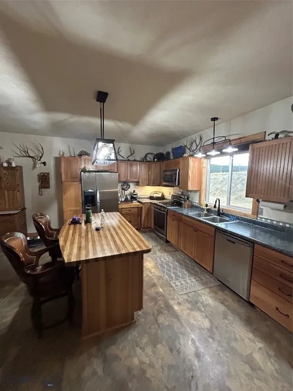 842 Mt Highway 2 W, Whitehall, Montana 59759, Whitehall, Montana 59759, 3 Bedrooms Bedrooms, ,2 BathroomsBathrooms,Residential,For Sale,842 Mt Highway 2 W, Whitehall, Montana 59759,0,405176