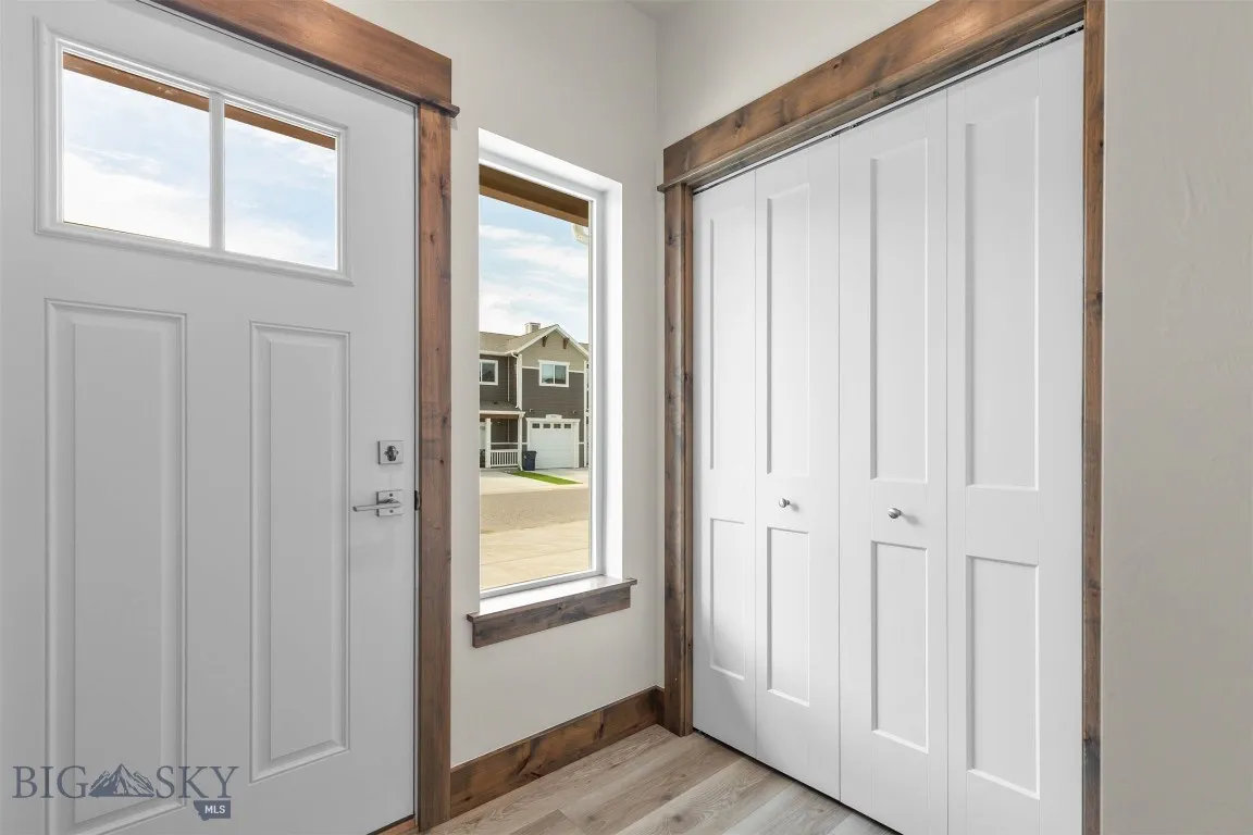 Entryway with closet