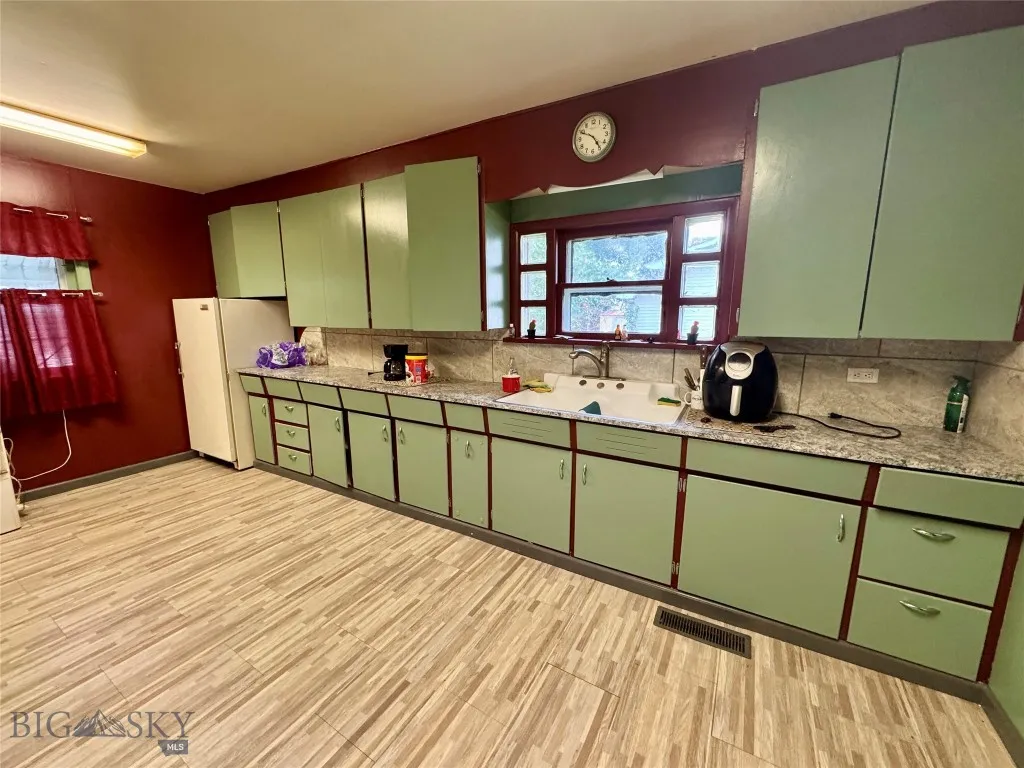 714 Front Street, Fort Benton, Montana 59442, Fort Benton, Montana 59442, 2 Bedrooms Bedrooms, ,1 BathroomBathrooms,Residential,For Sale,714 Front Street, Fort Benton, Montana 59442,0,405445