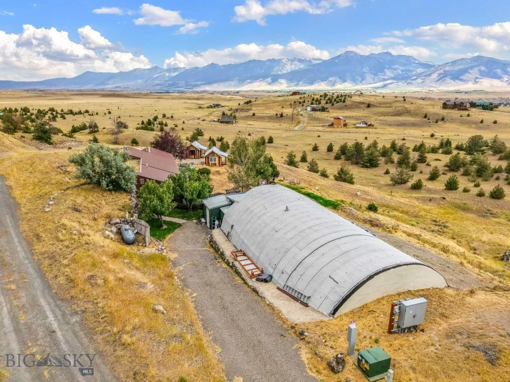 2000sf temperature controlled shop w/ secure entry