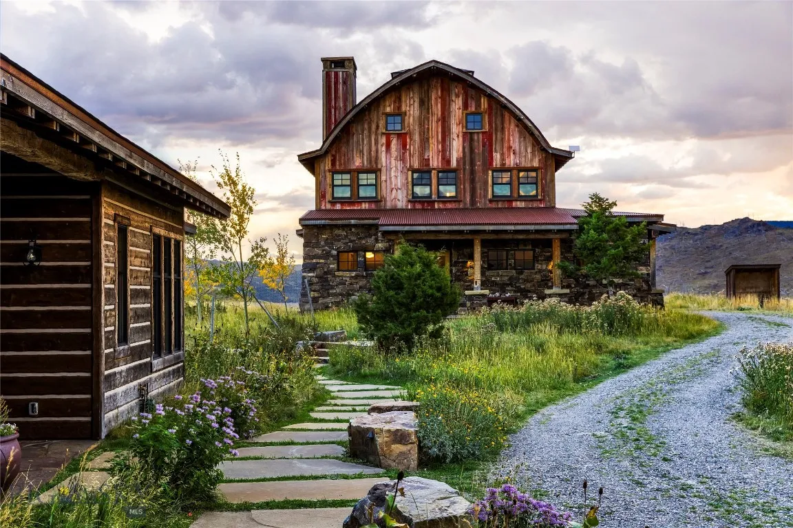 190 Sagittarius Skyway, Emigrant, Montana 59027, Emigrant, Montana 59027, 6 Bedrooms Bedrooms, ,5 BathroomsBathrooms,Residential,For Sale,190 Sagittarius Skyway, Emigrant, Montana 59027,0,405163