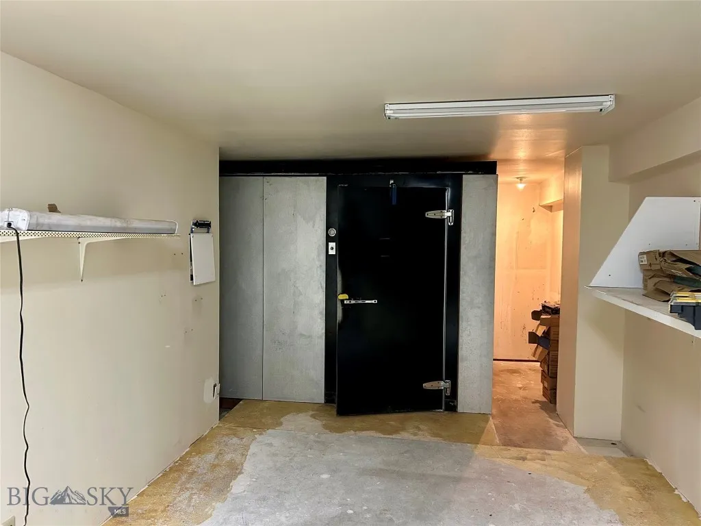 Basement office area w/walk-in cooler