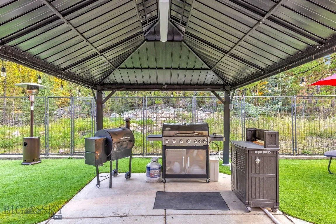 outdoor kitchen