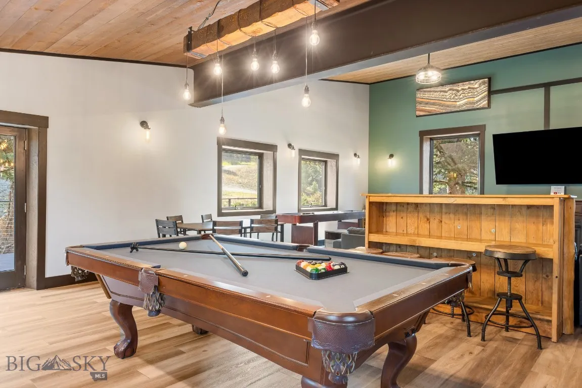 Upper Level game area