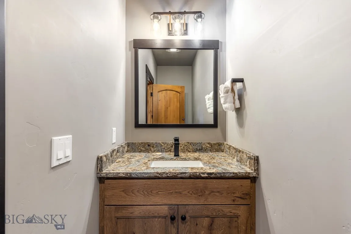 lower level 1/2 bath