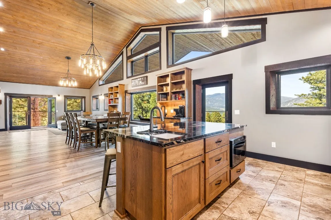Main Level Kitchen Breakfast Bar