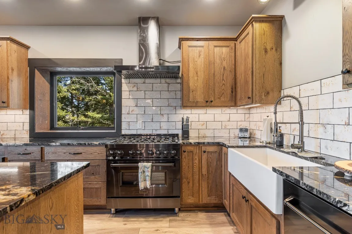 lower level full kitchen