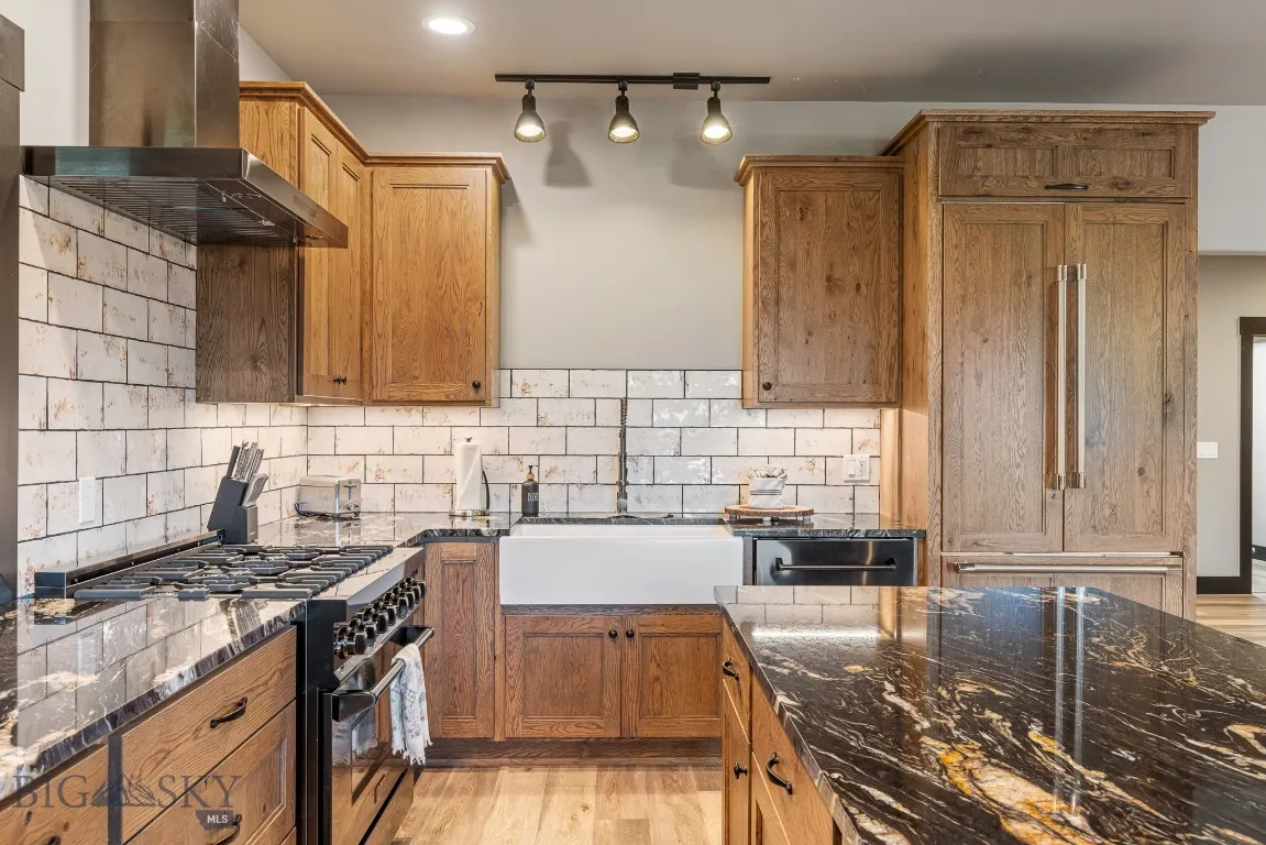lower level full kitchen