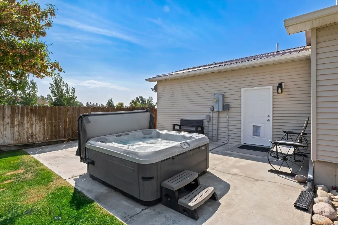 Bullfrog Hot Tub