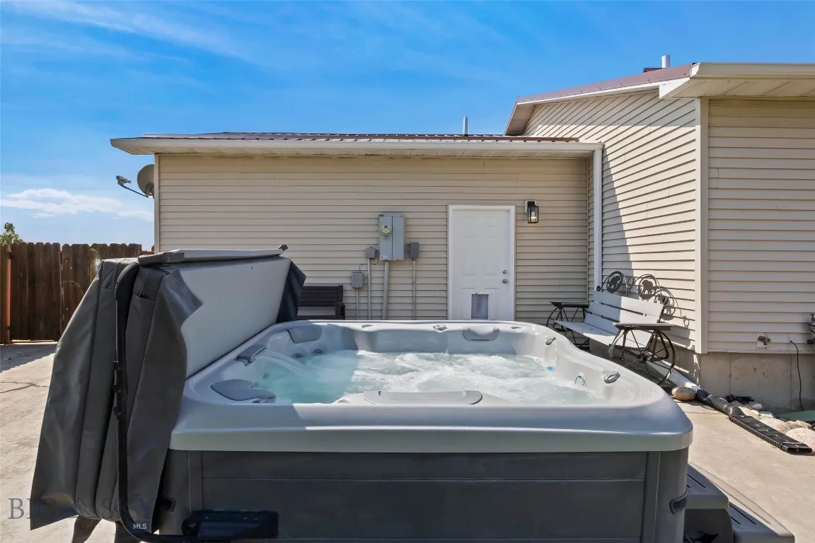 Bullfrog Hot Tub