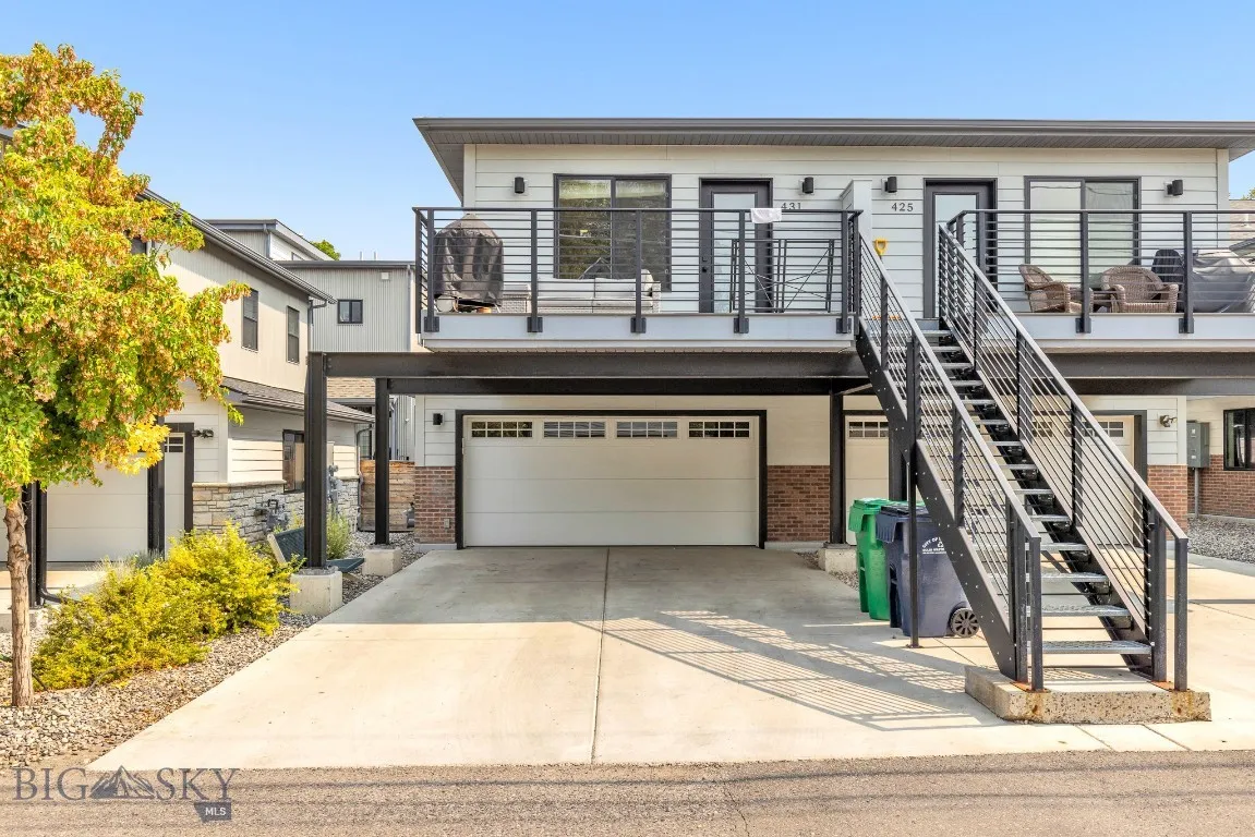 2 car garage w/ADU-above (431 N Willson)