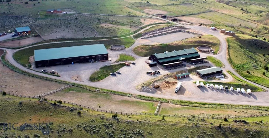 On-Site Equestrian Center, Indoor & Outdoor Arena, Round Pens, Boarding Facilities. (Private Business)