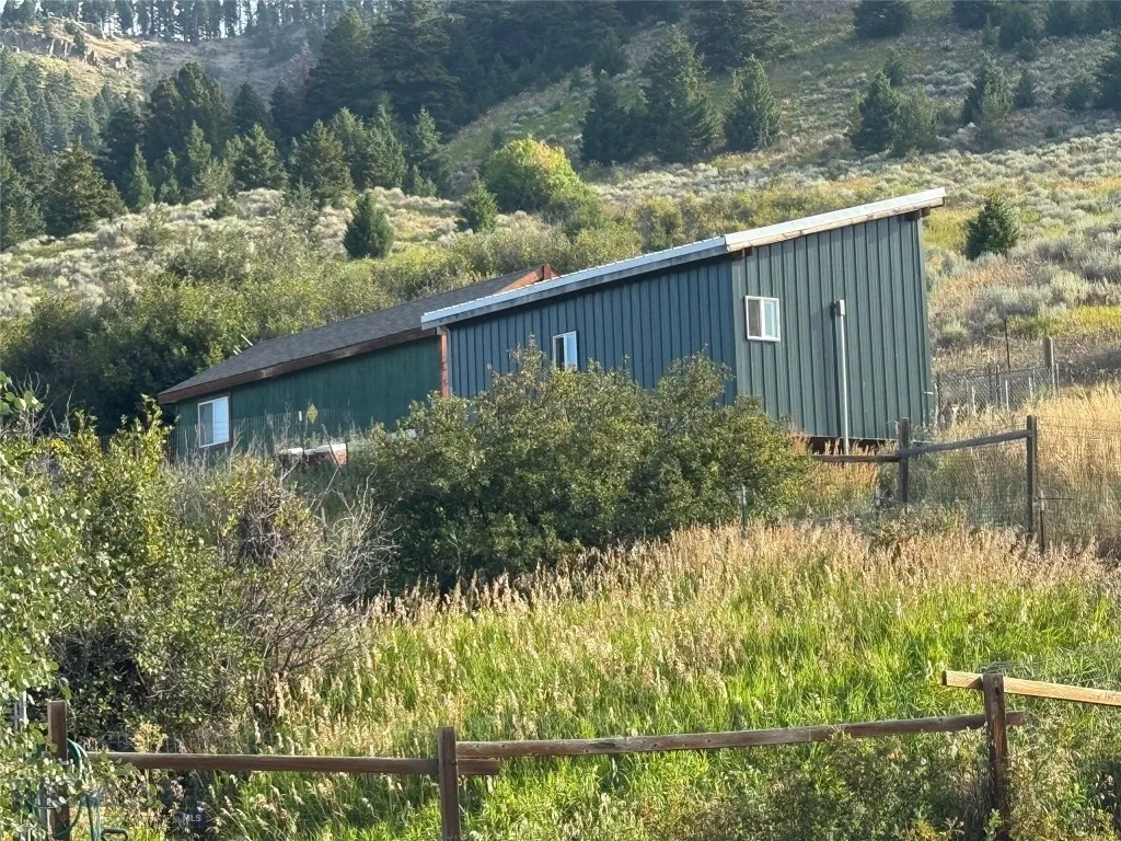 5 Muir Road E, Livingston, Montana 59715, Livingston, Montana 59715, 3 Bedrooms Bedrooms, ,2 BathroomsBathrooms,Residential,For Sale,5 Muir Road E, Livingston, Montana 59715,0,405798