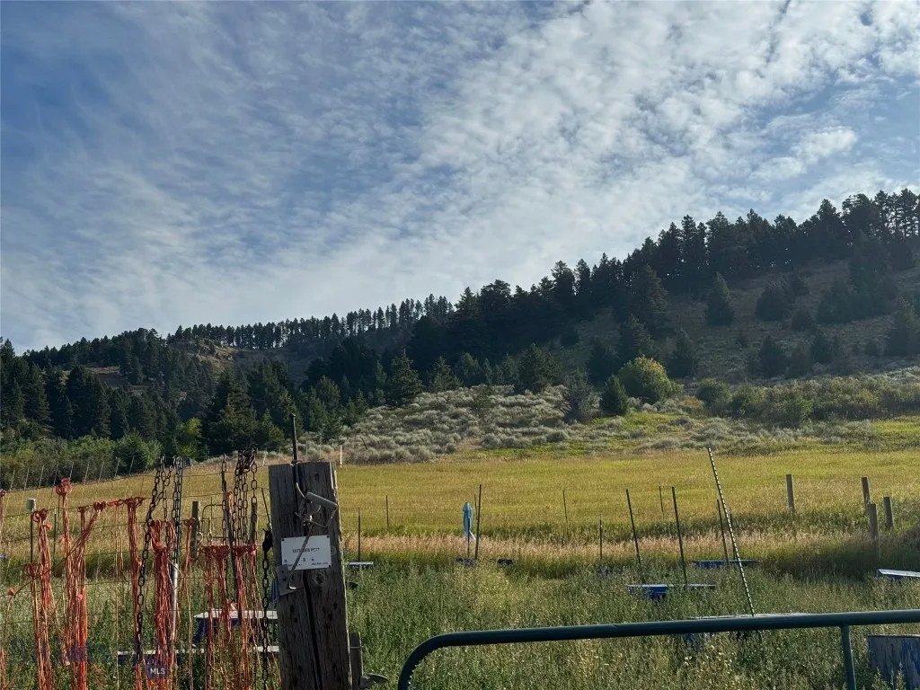 5 Muir Road E, Livingston, Montana 59715, Livingston, Montana 59715, 3 Bedrooms Bedrooms, ,2 BathroomsBathrooms,Residential,For Sale,5 Muir Road E, Livingston, Montana 59715,0,405798