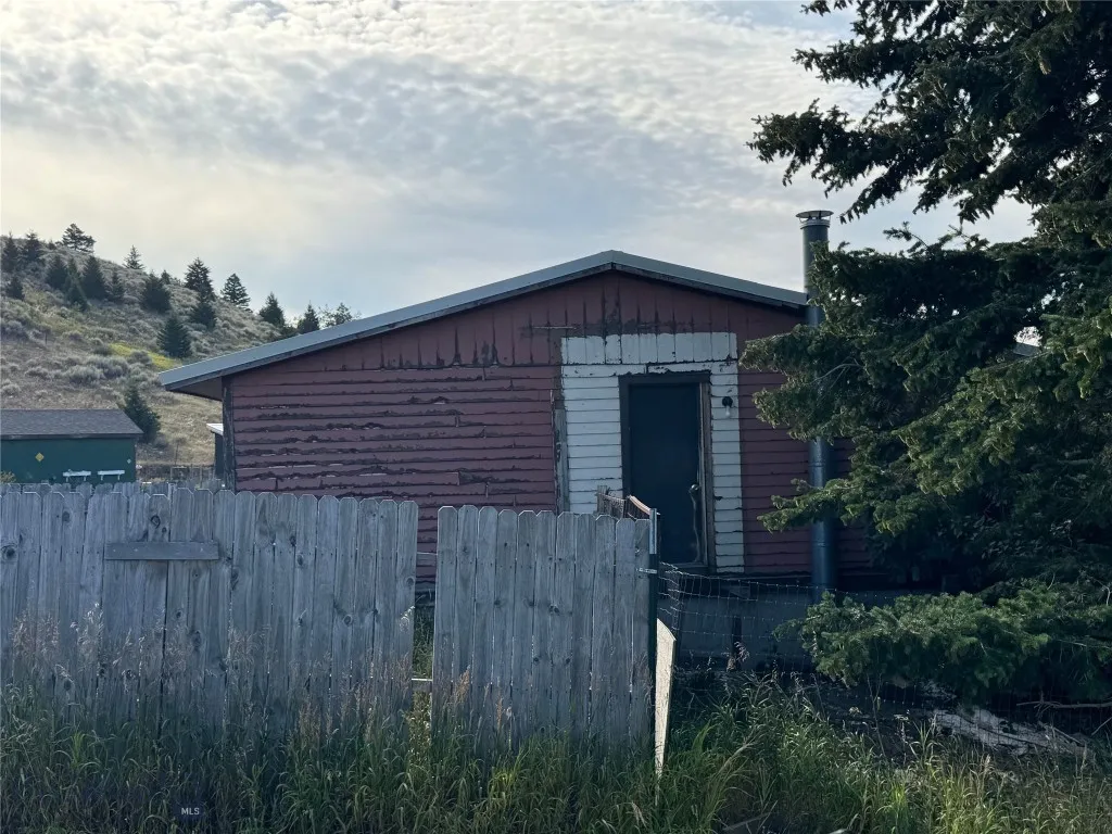 5 Muir Road E, Livingston, Montana 59715, Livingston, Montana 59715, 3 Bedrooms Bedrooms, ,2 BathroomsBathrooms,Residential,For Sale,5 Muir Road E, Livingston, Montana 59715,0,405798