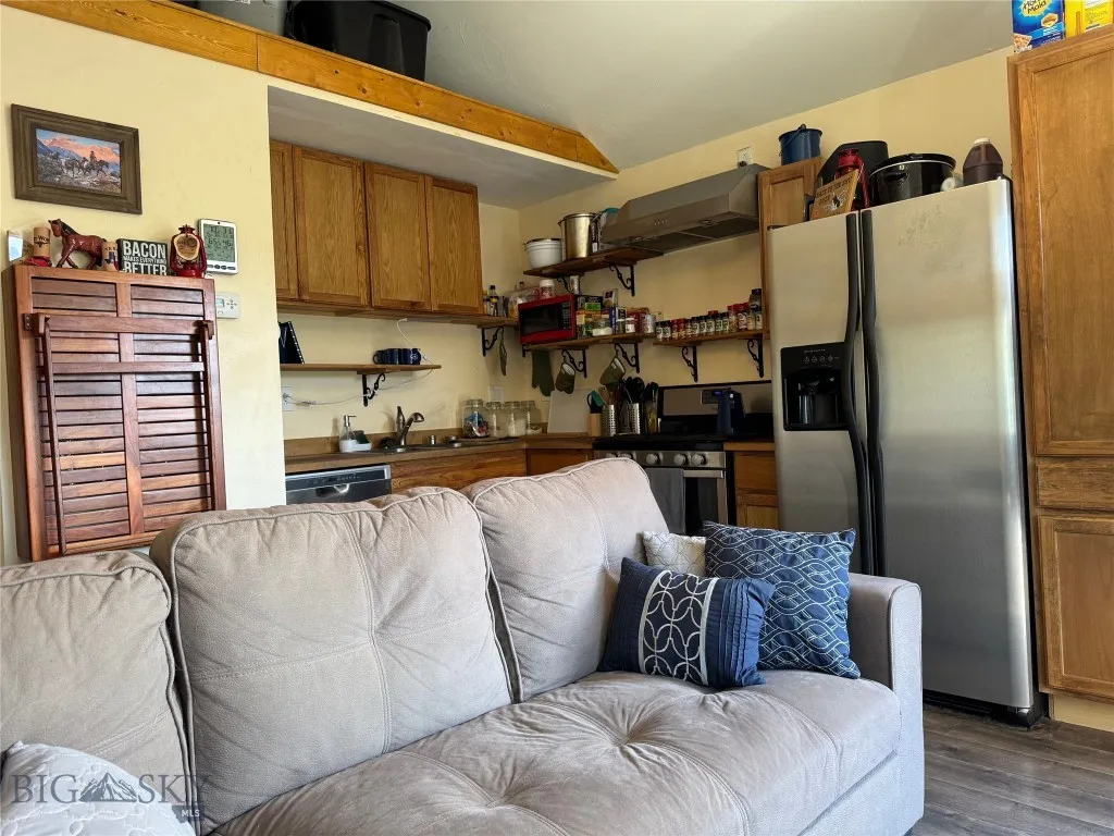 5 Muir Road E, Livingston, Montana 59715, Livingston, Montana 59715, 3 Bedrooms Bedrooms, ,2 BathroomsBathrooms,Residential,For Sale,5 Muir Road E, Livingston, Montana 59715,0,405798