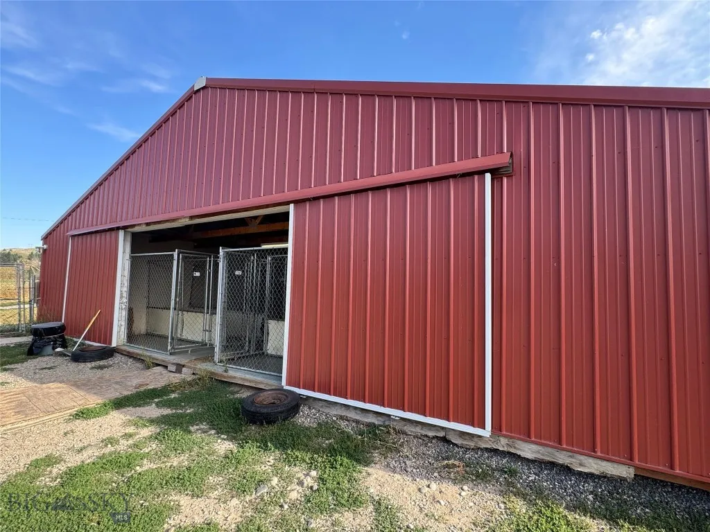 5 Muir Road E, Livingston, Montana 59715, Livingston, Montana 59715, 3 Bedrooms Bedrooms, ,2 BathroomsBathrooms,Residential,For Sale,5 Muir Road E, Livingston, Montana 59715,0,405798